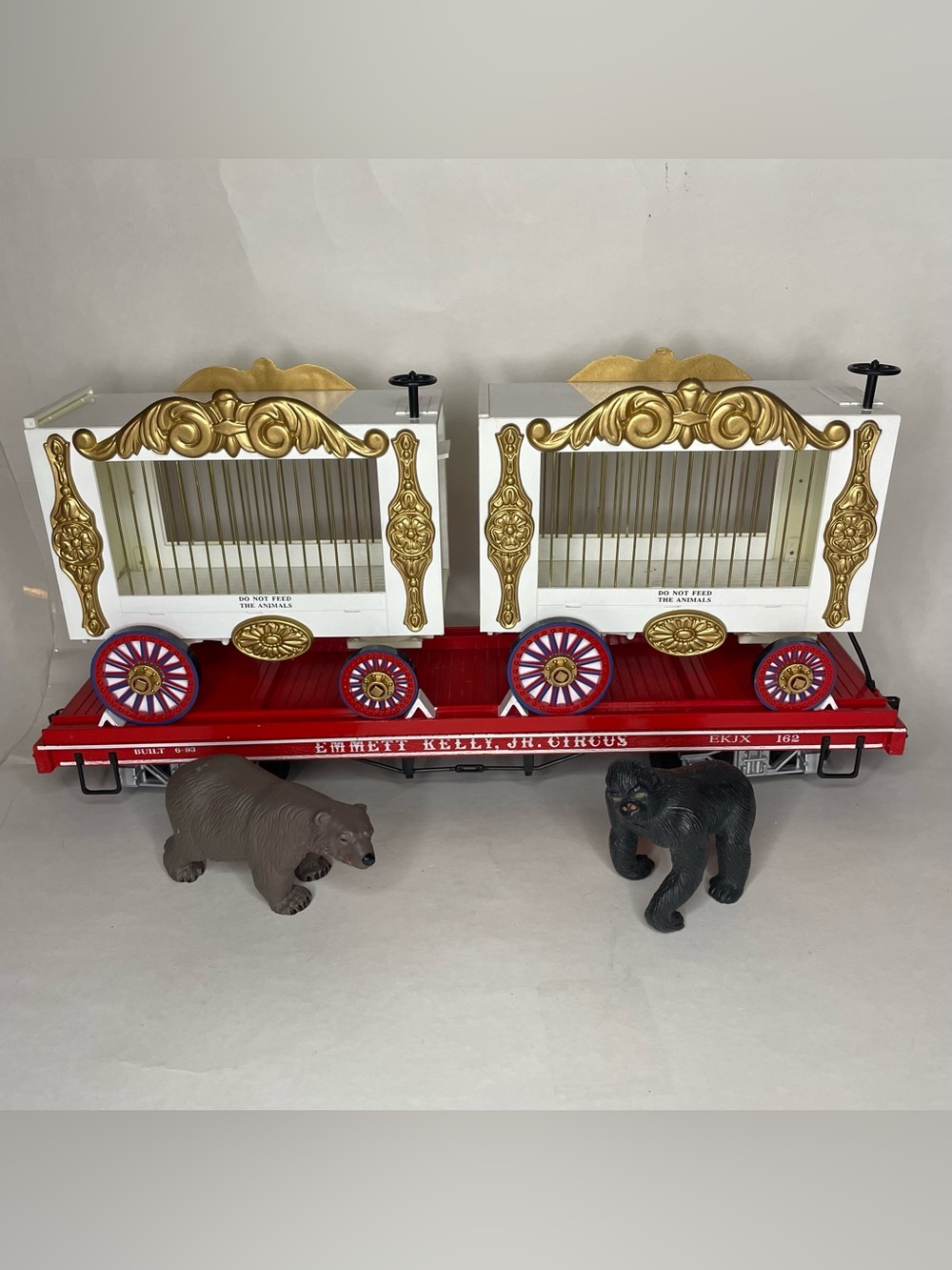 Bachman 90020 G Scale Emmett Kelly Jr. All Star Circus Bear & Gorilla Flatcar